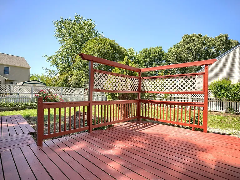 453 Waverly Pl — Photo 7