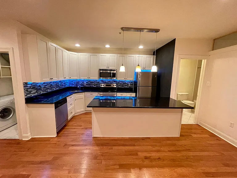 6 Strawberry St — Photo 3