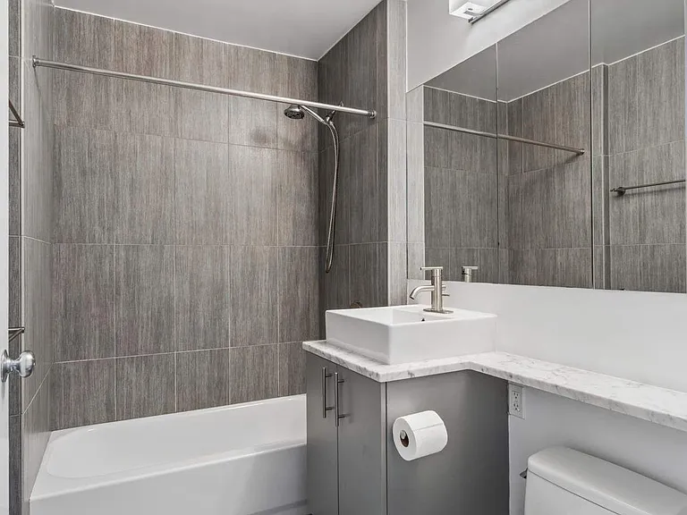 5-49 Borden Ave #F7 — Photo 14