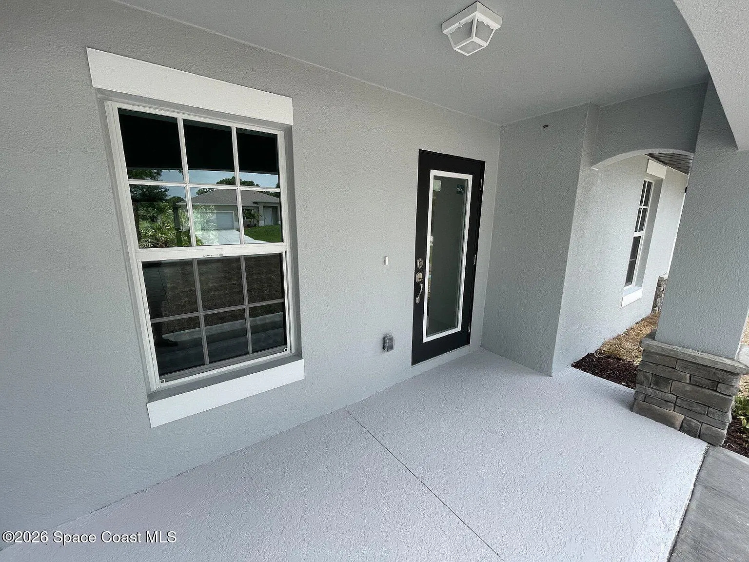 4 bed, 2.0 bath, 1817 sqft, $2,500 — Photo 2