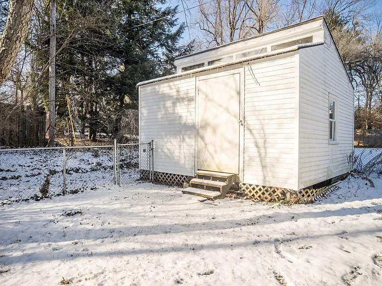 826 S Eastside Dr — Photo 16