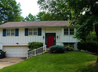9127 Westbrooke Dr, Overland Park, KS 66214