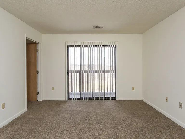 Oak Wood Apartments — Photo 5