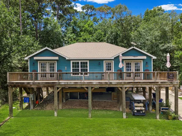 241 Whisperwood Dr, Onalaska, TX 77360