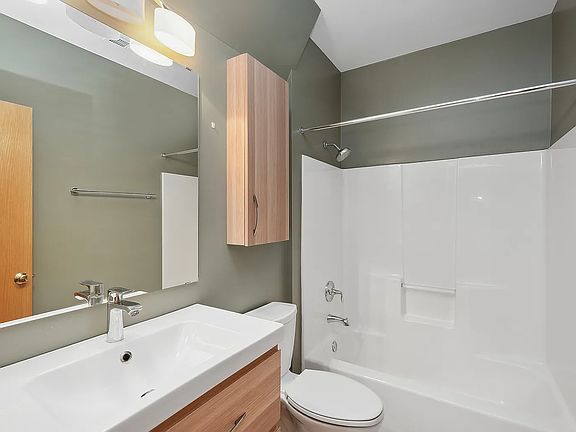 5th image of 619 N Noble St APT 2