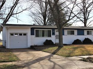 1600 Chickadee Ln, Florissant, MO 63031