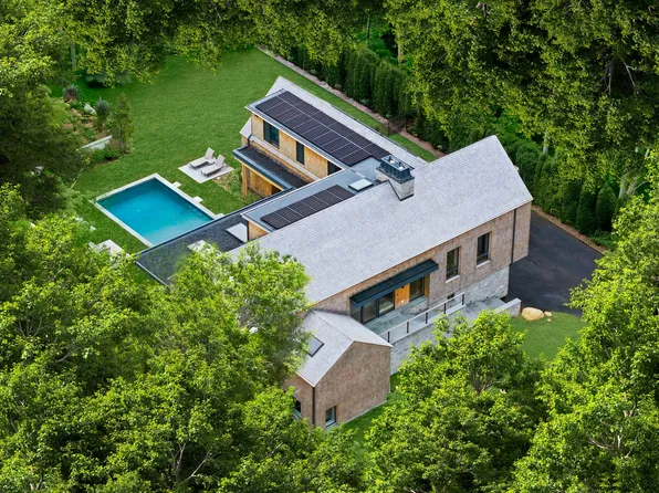 https://photos.zillowstatic.com/fp/198c76556764a46d49fde9d39caad6f1-p_e.webp