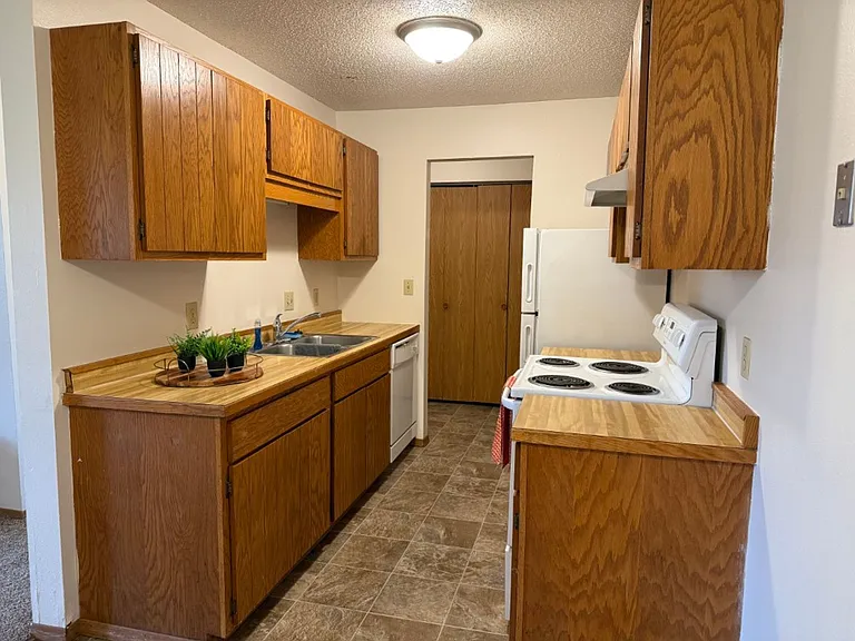 Gatewood Apartments — Photo 10