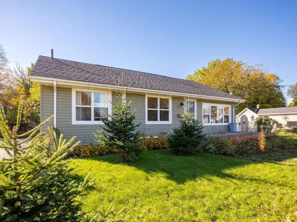 17 Beasley Ave, Charlottetown, PE C1A 5Z2