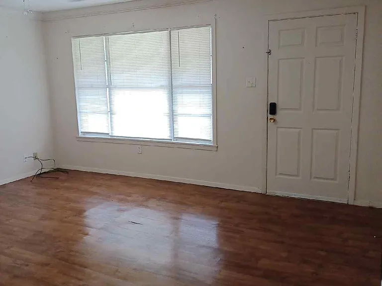 227 Houston St — Photo 2