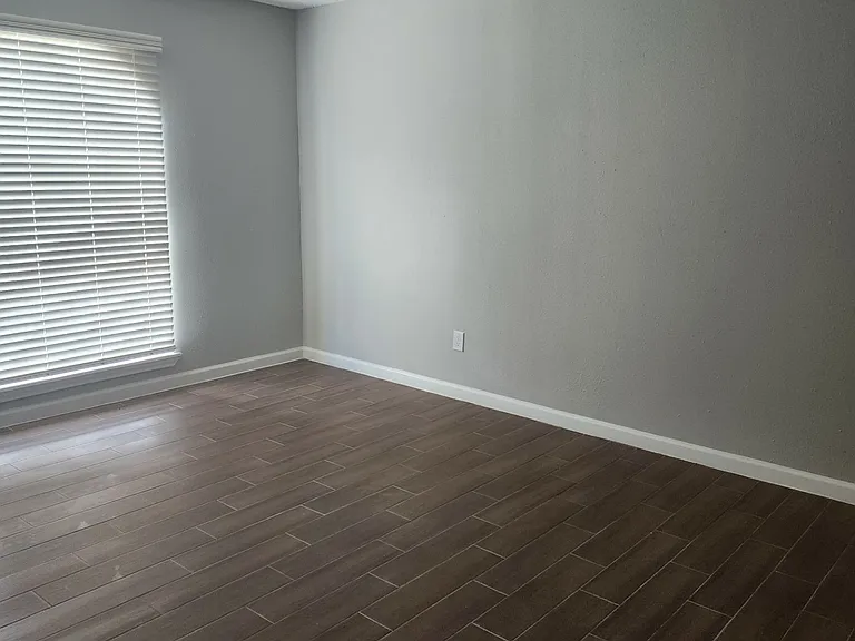 1911 Southmore Ave — Photo 16