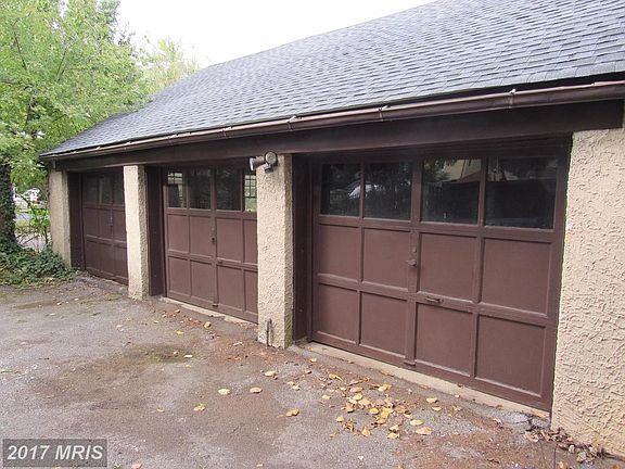 HUGE Detached 3 Car Garage