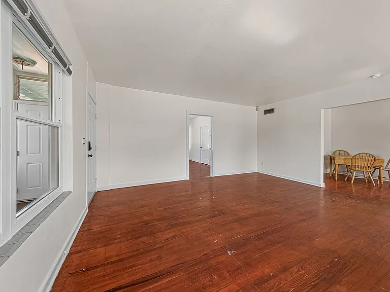 1008 Strawbridge — Photo 18