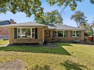 9828 Ridgehaven Dr, Dallas, TX 75238