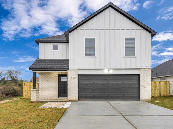 1025 20th St, Hempstead, TX 77445