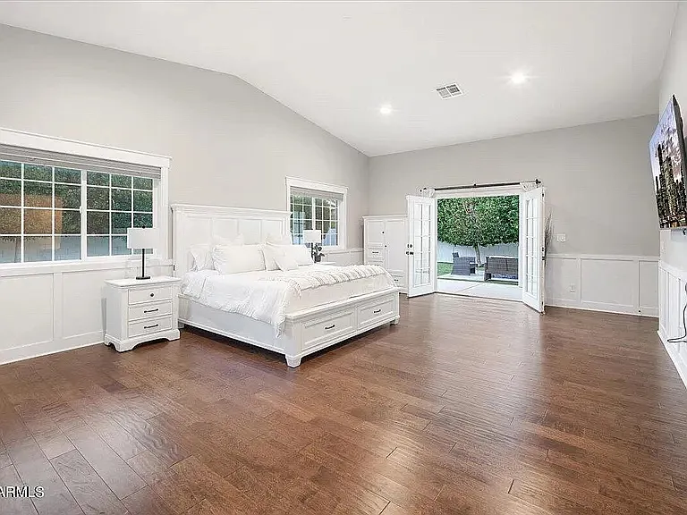 4311 E Earll Dr — Photo 8