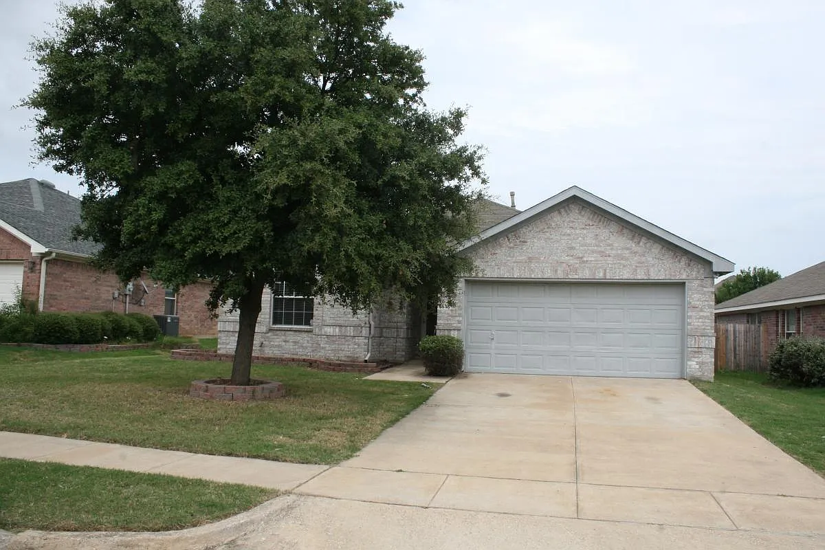 3 bed, 1803 sqft, $2,100 — Photo 1