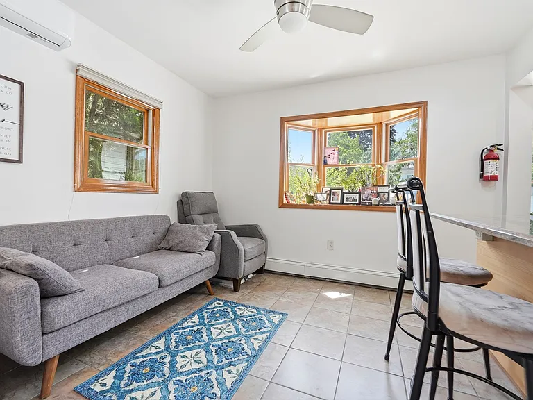 319 E Madison Ave — Photo 8