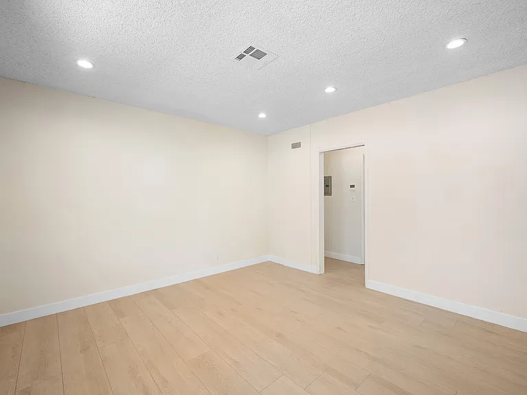 1009 W Angeleno Ave #202 — Photo 4