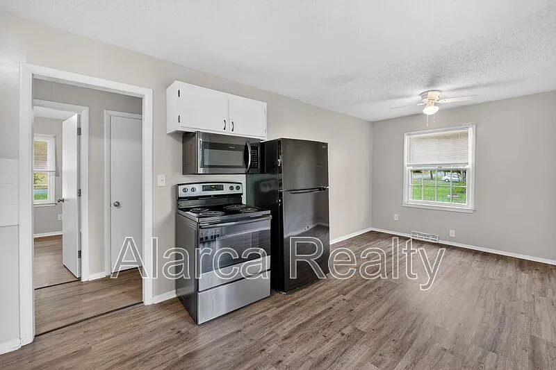 Building Photo - 4201 Carlyle Dr