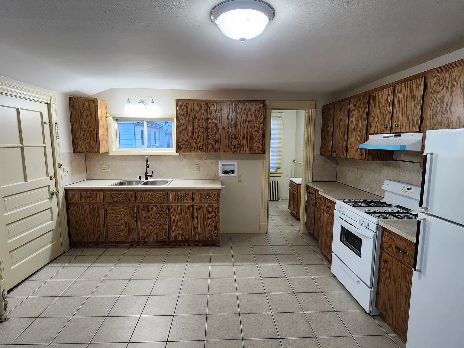 1 bed, 1000 sqft, $1,400 — Photo 2