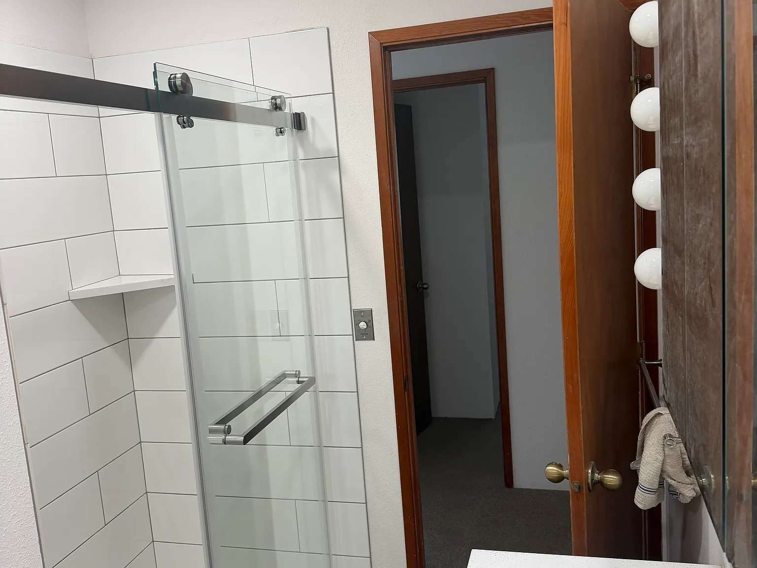 3 bed, 900 sqft, $2,200 — Photo 3