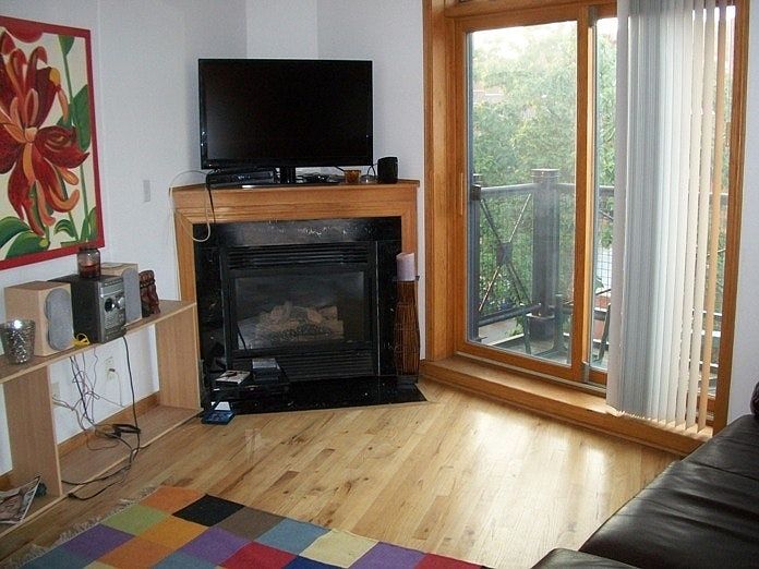 2nd image of 869 W Buckingham Pl #309