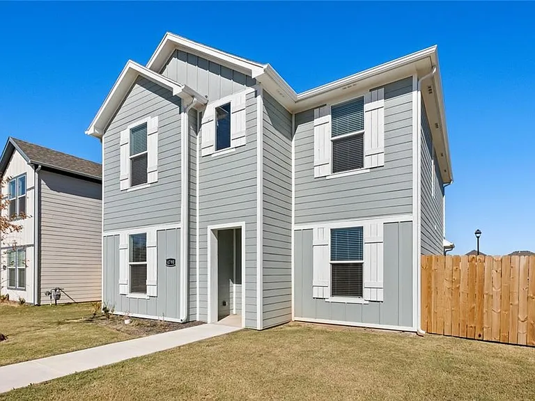 4790 Planetree St — Photo 2