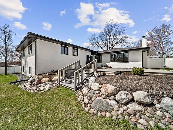 2nd image of 6603 Chaucer Rd