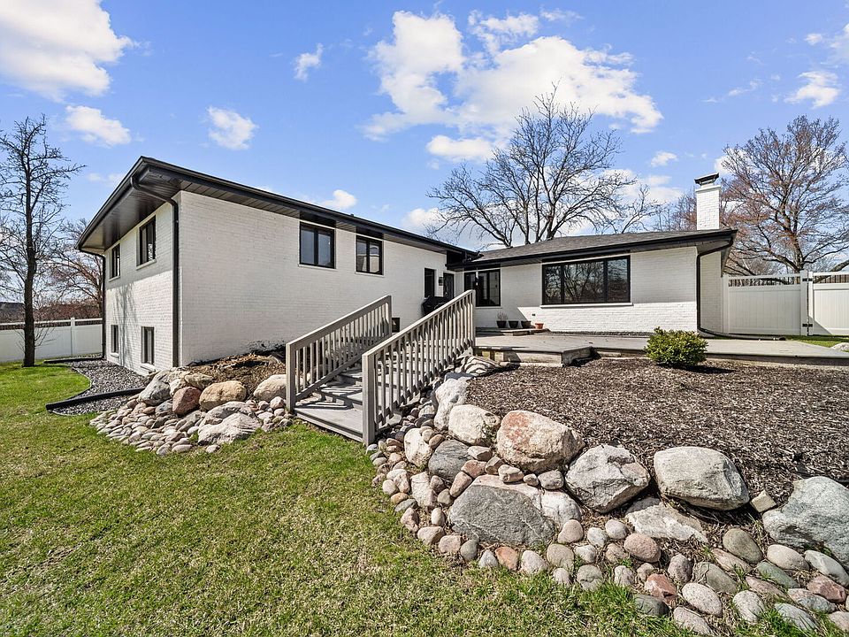 2nd image of 6603 Chaucer Rd