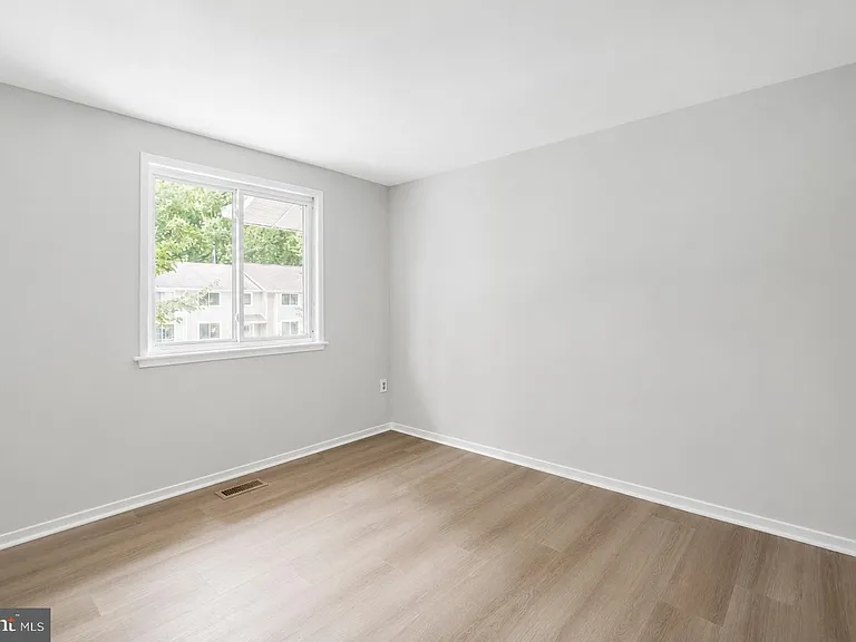 14435 Pebble Hill Ln S — Photo 31