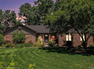 185 Waterview Dr, Lake Orion, MI