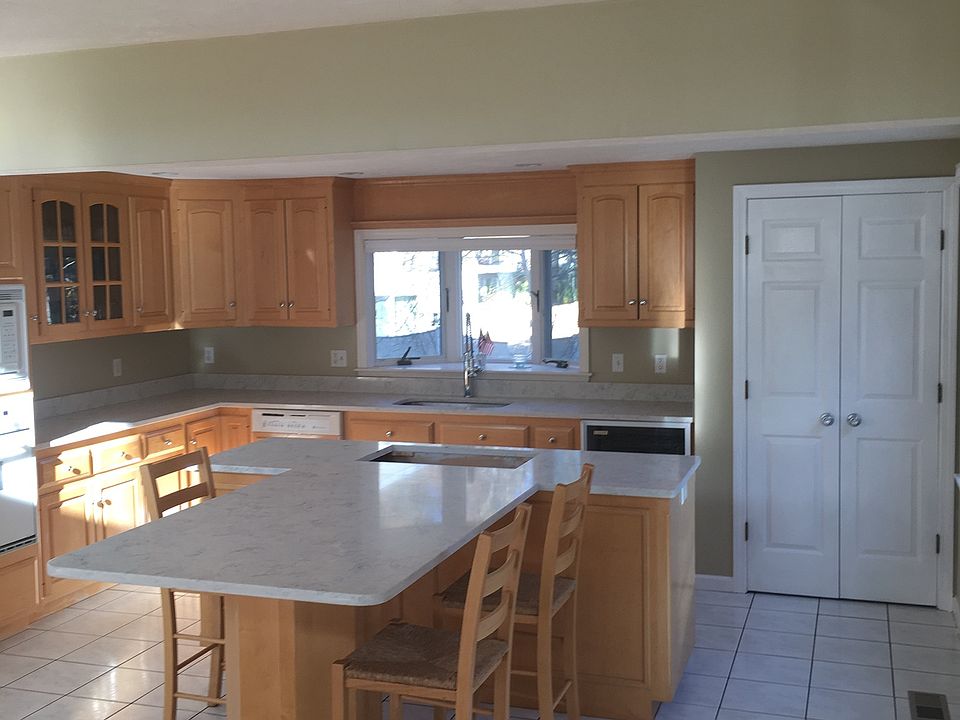 2nd image of 142 Wading Place Rd