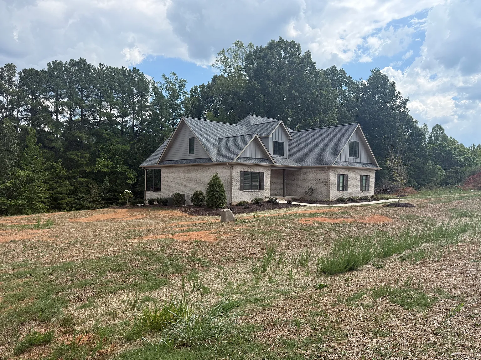 4 bed, 3170 sqft, $3,500 — Photo 2