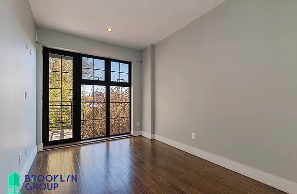 Rented by Brooklyn Group | media 18