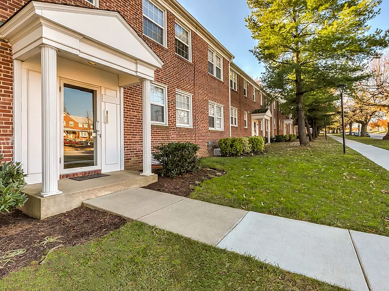 Loch Raven Village Apartments — Photo 6