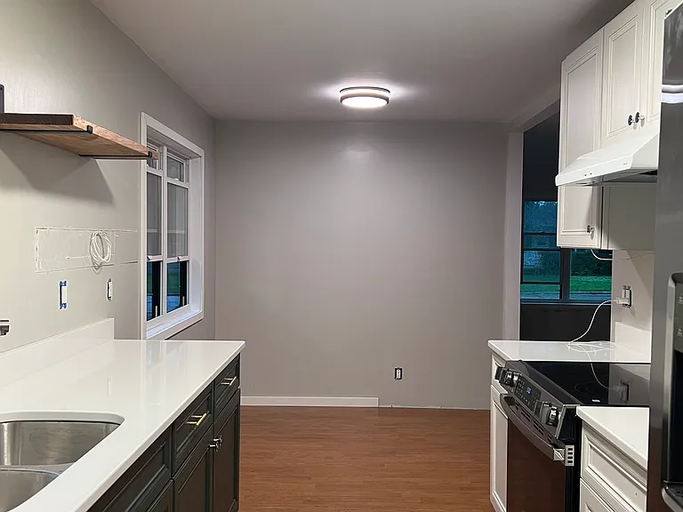 706 Whiting Ave — Photo 3