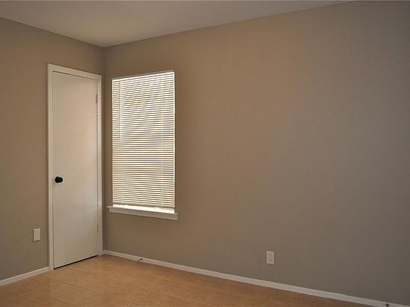 5th image of 3405A Dolphin Dr