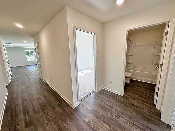 3rd image of 233 Isabella Way