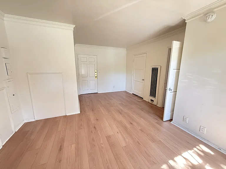 756 S Ridgeley Dr — Photo 6