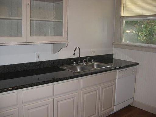 2nd image of 418 Wilson Ave