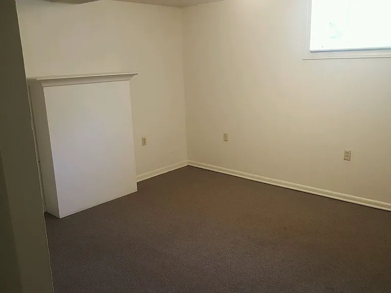 840 Rollins St — Photo 9