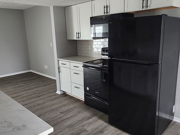 4th image of 3881 Carriage Hill Dr