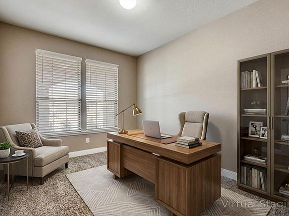 4th image of 410 Club House Dr