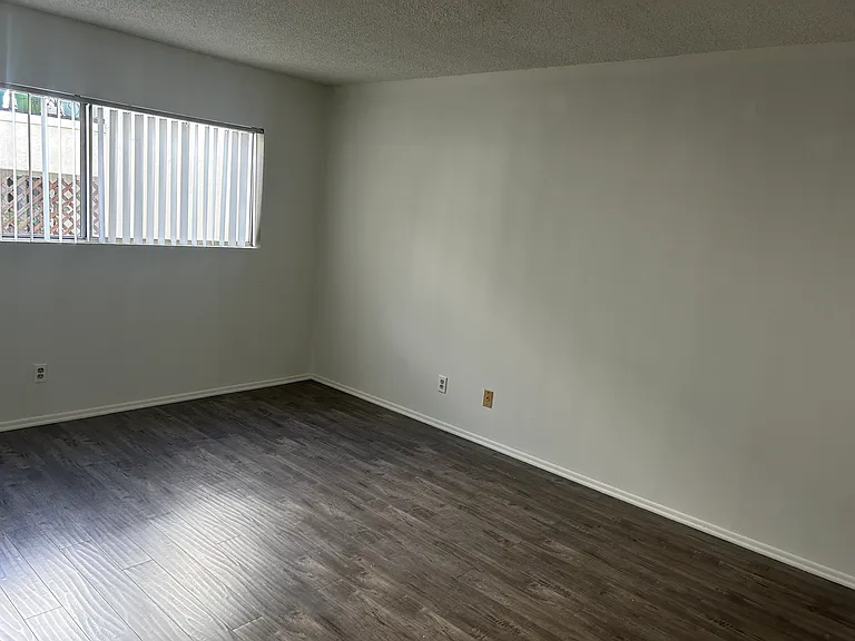 12701 Moorpark St #107 — Photo 9