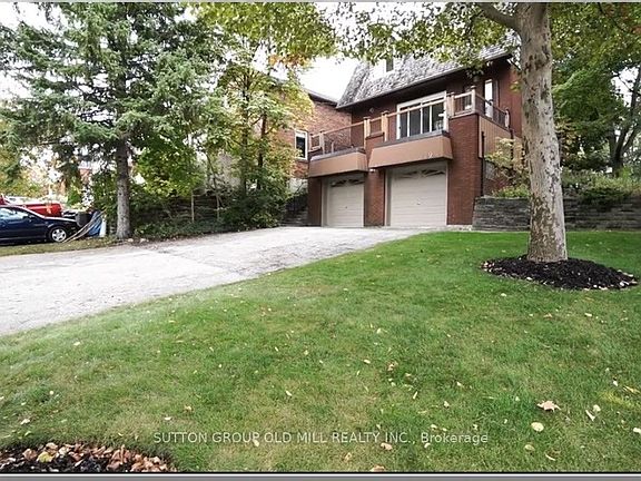 4th image of 19 Cardell Ave