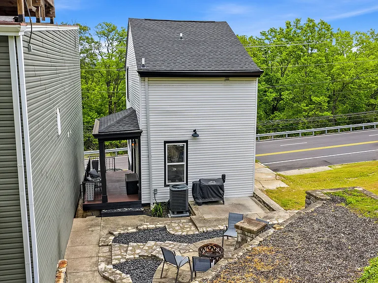 1255 W Pike St — Photo 40