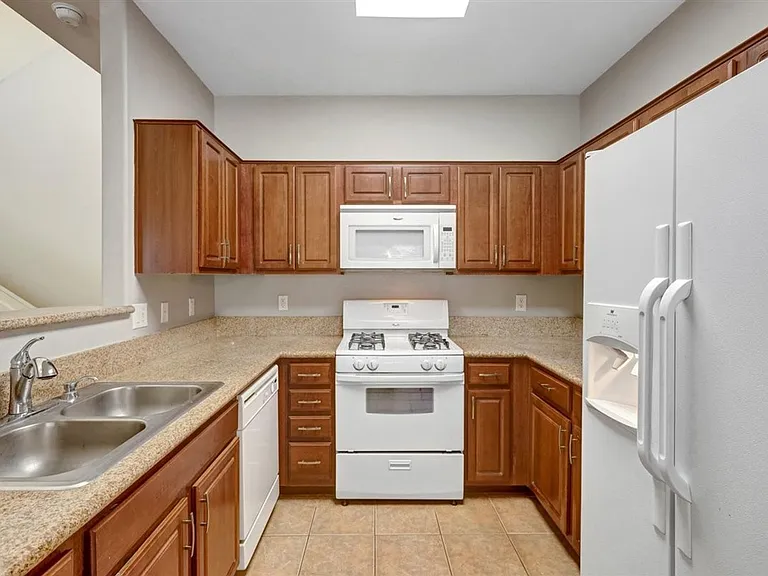 10500 Nordic Cliff Ave — Photo 9