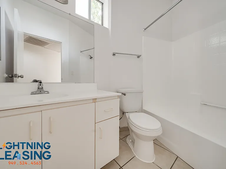 7370 Hawthorn Ave #305 — Photo 9