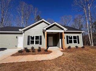 51 Hawks Ridge Ct, Cleveland, GA 30528